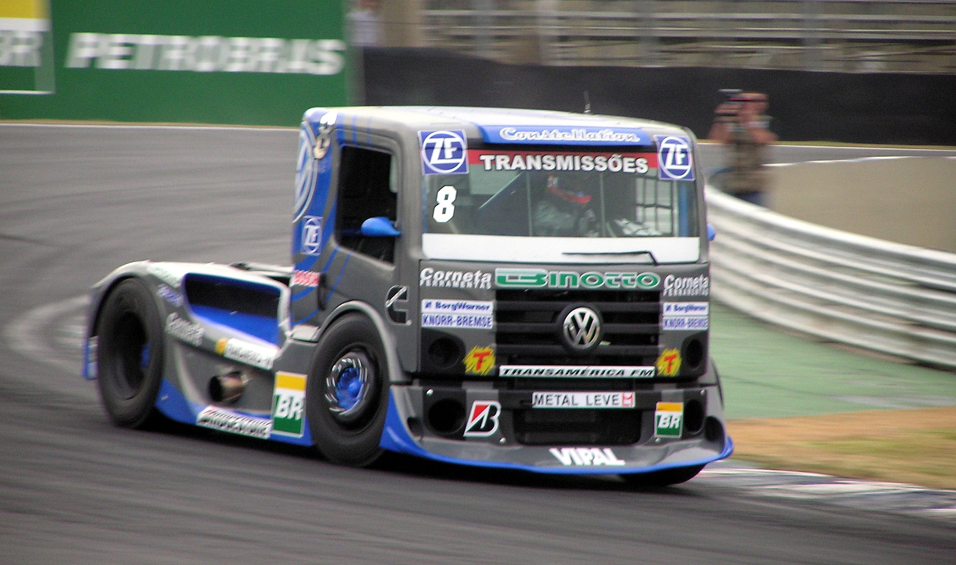 Volkswagen Constellation 26.260 2022